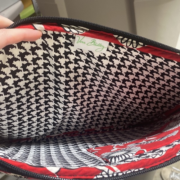 Black, red, and white Vera Bradley laptop case - Picture 4 of 6